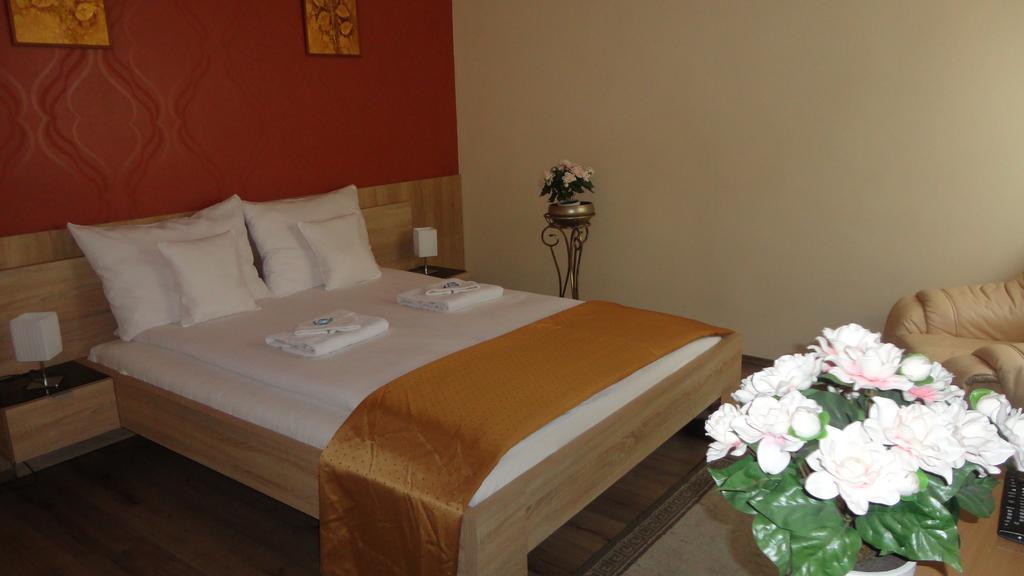 Hotel Centrum Szeged Buitenkant foto
