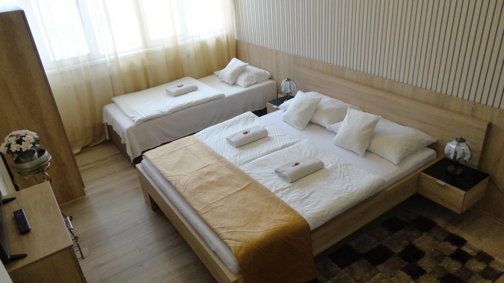 Hotel Centrum Szeged Buitenkant foto
