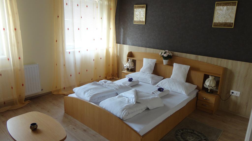 Hotel Centrum Szeged Buitenkant foto