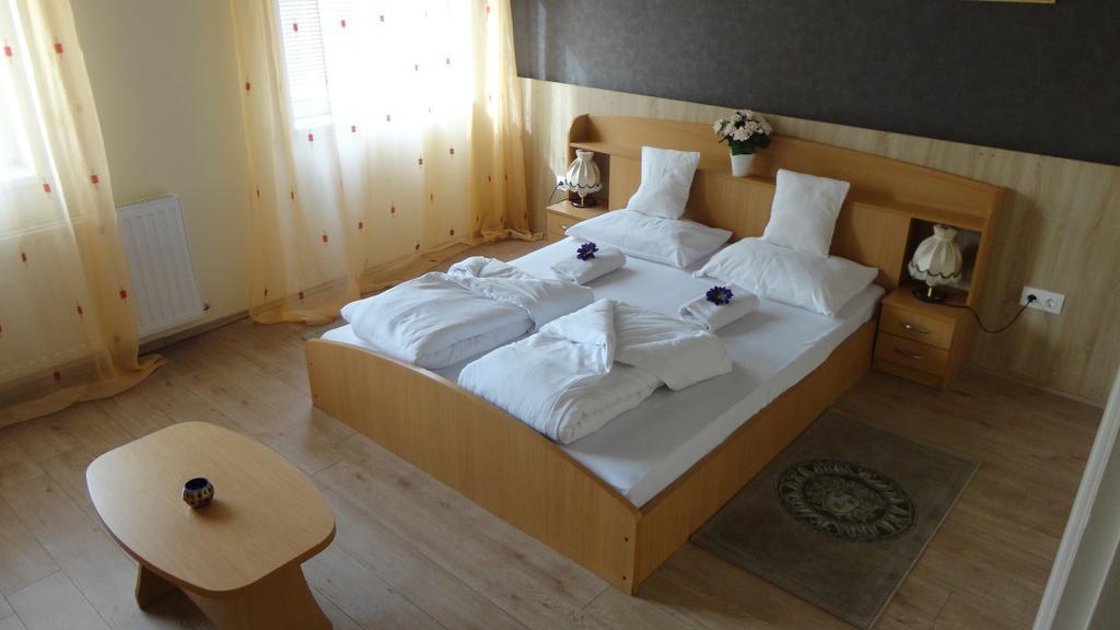 Hotel Centrum Szeged Buitenkant foto