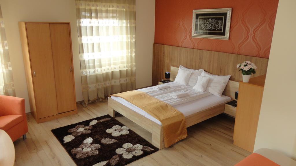 Hotel Centrum Szeged Buitenkant foto